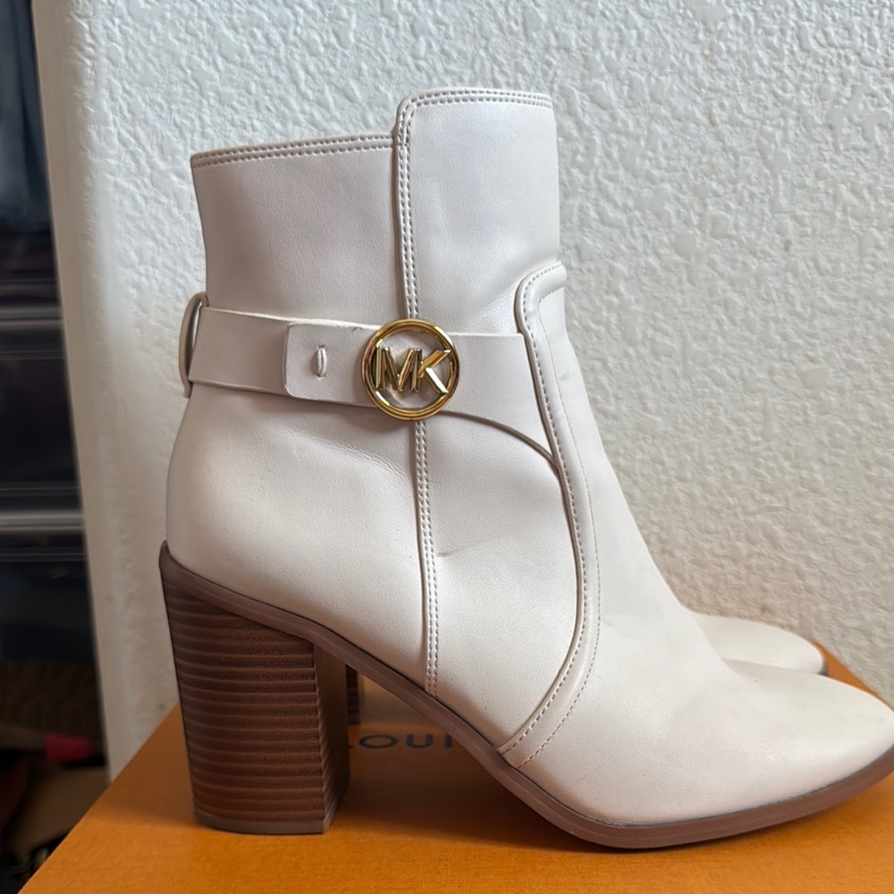 Michael Kors White Ankle Boots - Picture 3 of 4
